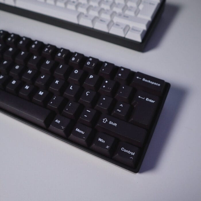 Conjunto de Keycaps Personalizados em Preto – Layout Português ISO-PT