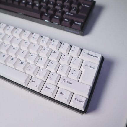 Conjunto de Keycaps Personalizados em Branco – Layout Português ISO-PT
